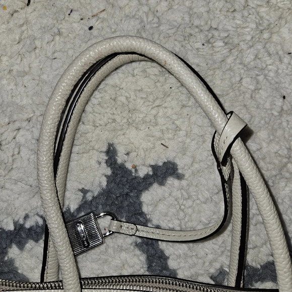 Michael Kors  3 pocket taupe medium sized leather handbag - Picture 4 of 8